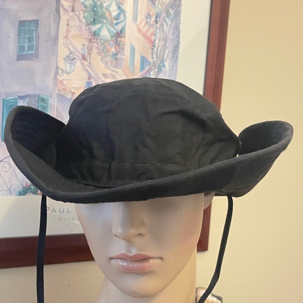 Universal Buckets hat - Picture 4 of 5